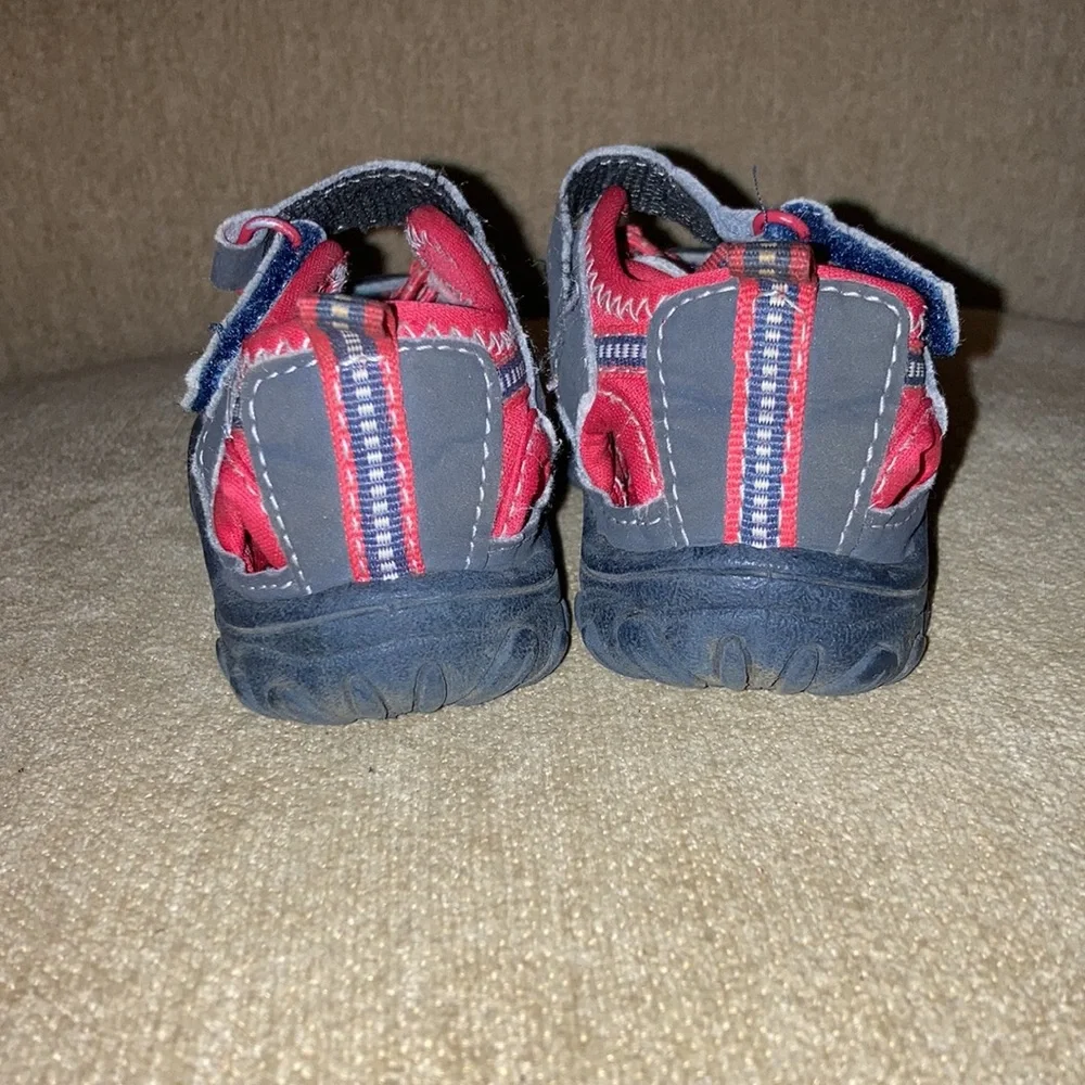 OSHKOSH B’Gosh Baby Sandals Size 6